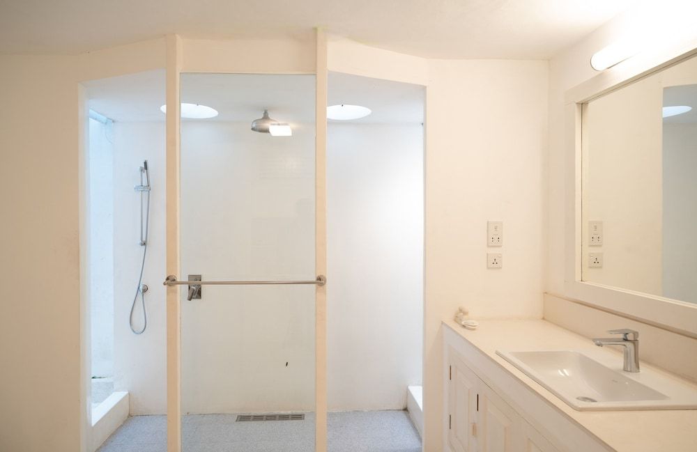 De Saram House by Geoffrey Bawa Deluxe King Room 3