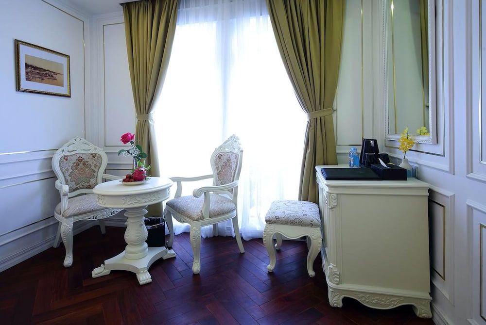 undefined Me Gustas Central Hotel 4