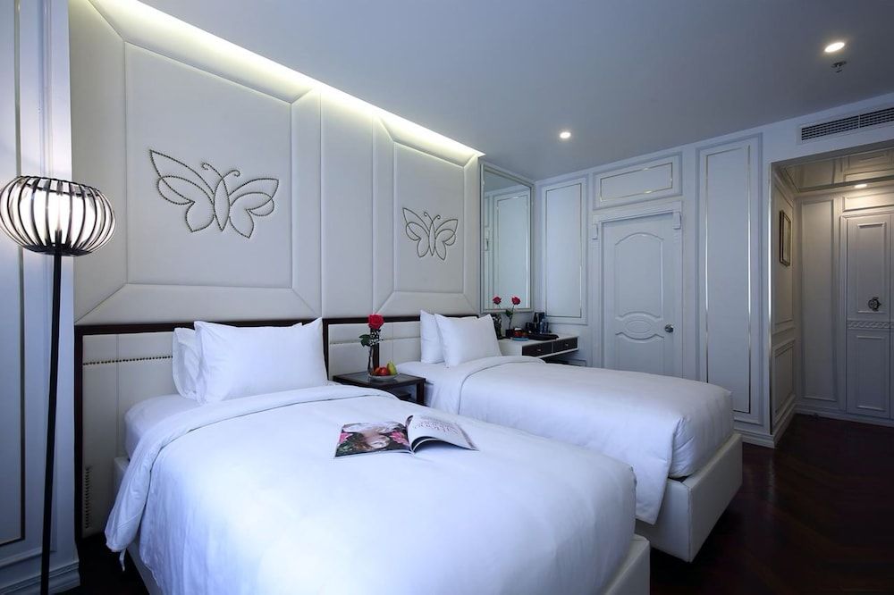 undefined Me Gustas Central Hotel 5