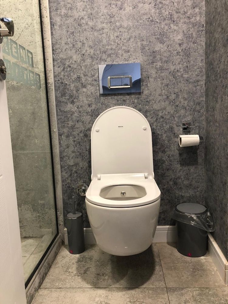 Kent Suites Hotels Comfort Suite 6