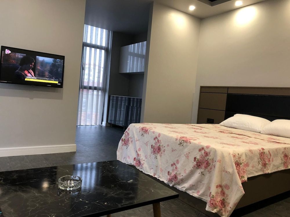 Kent Suites Hotels Comfort Suite 4