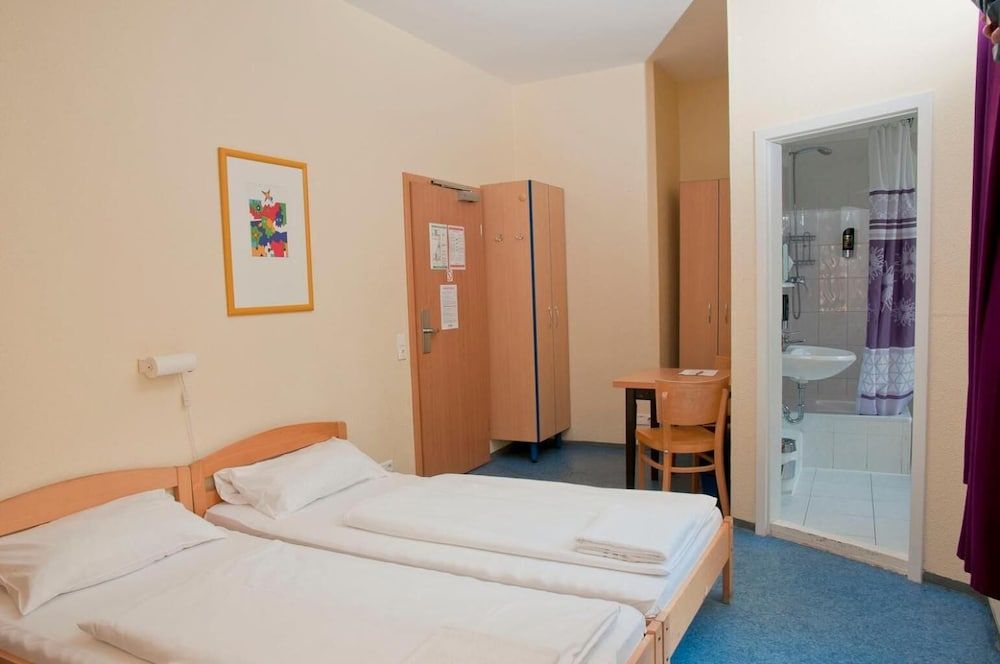 Happy Hotel Berlin Basic Double or Twin Room 16