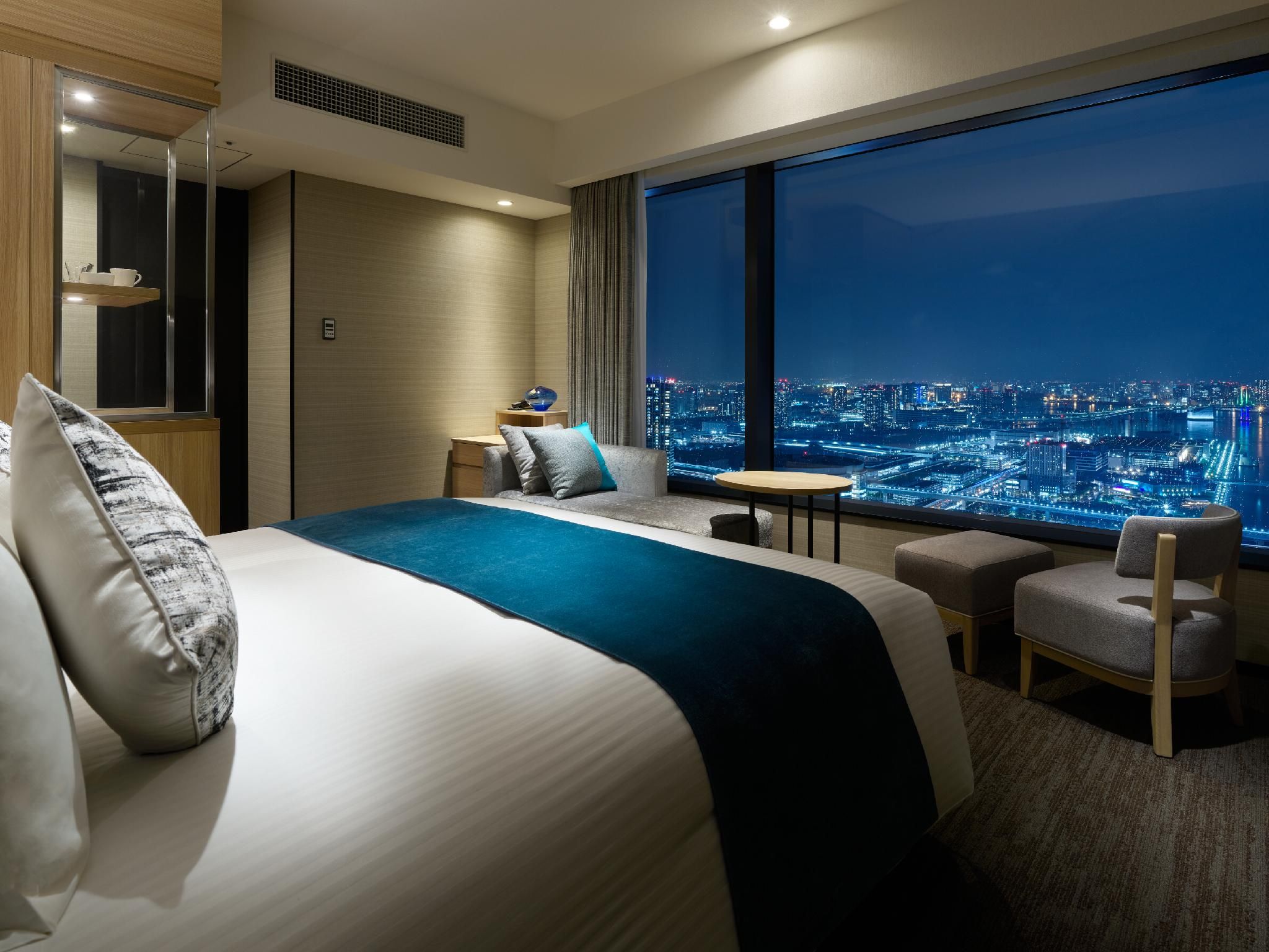 Superior - 1 King Bed with Bath View