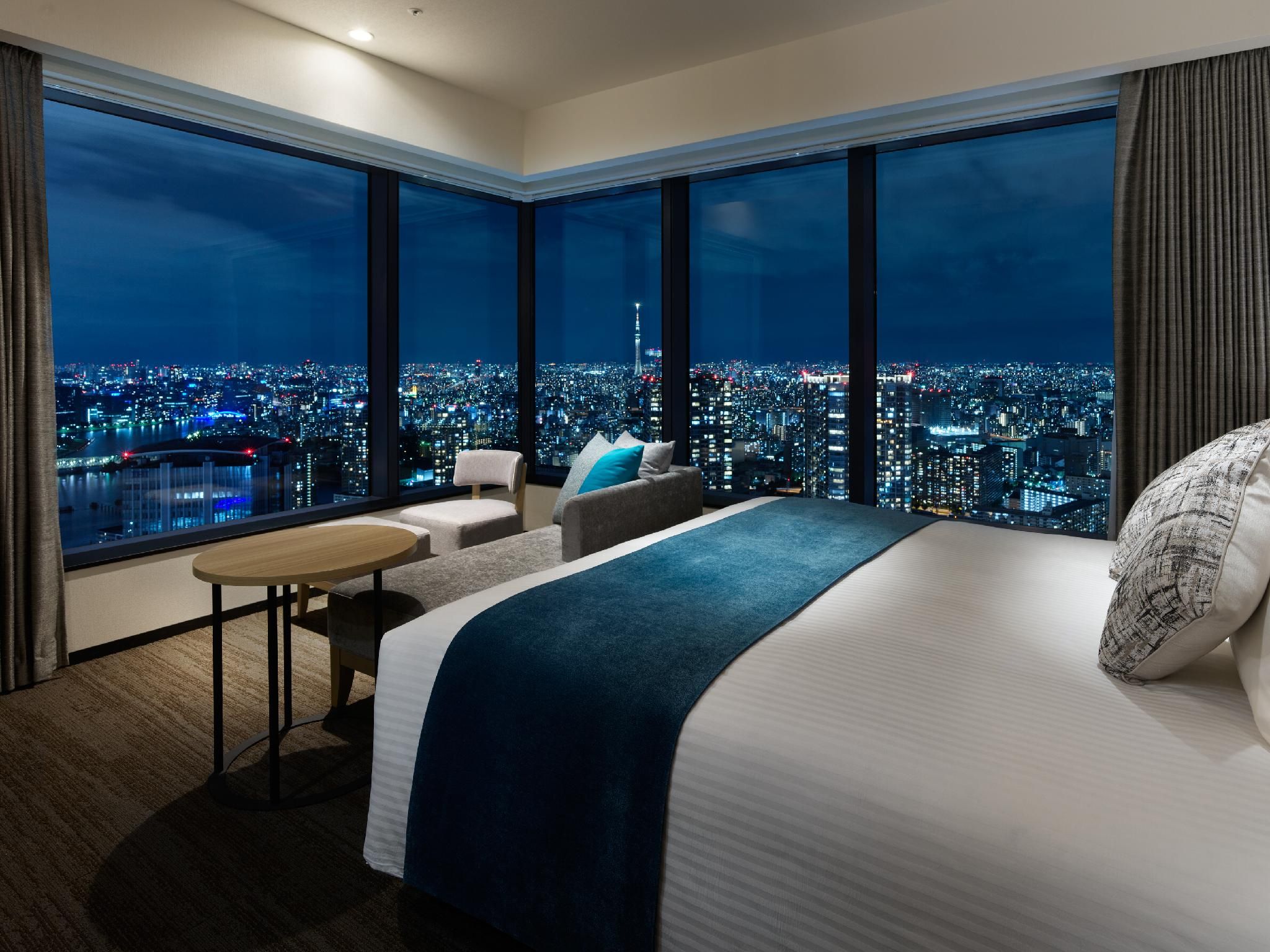 Deluxe - 1 King Bed Corner Room with Bath View