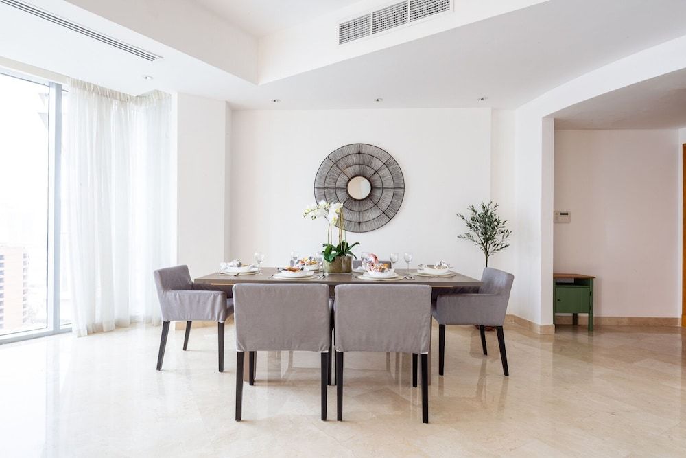 undefined Modish & Vibrant 3BR Apartment in Marina 7
