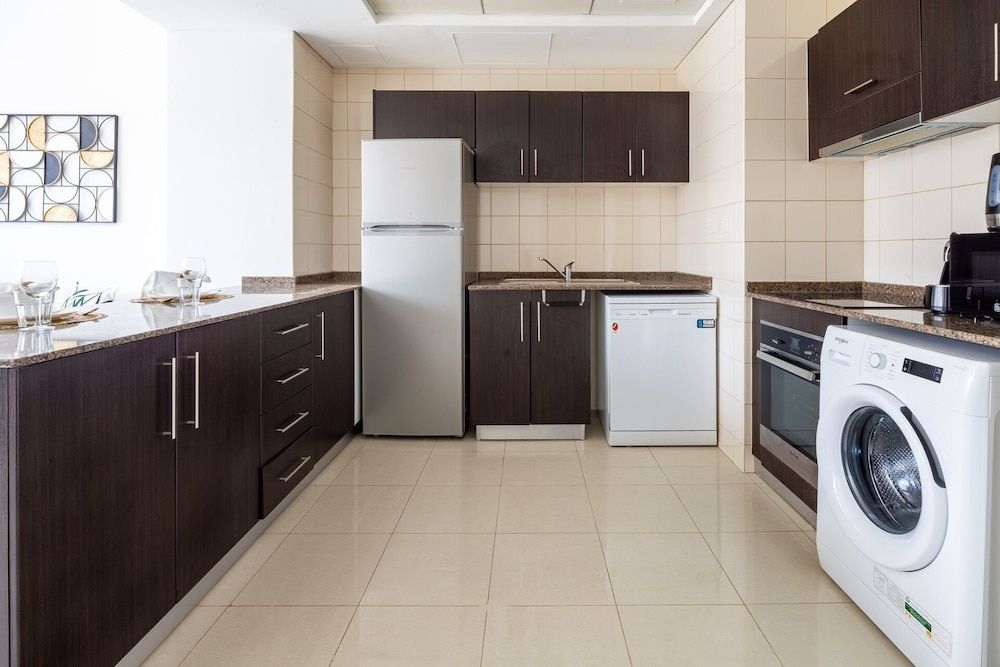 undefined Dashing 1BR Apartment In Dubai Marina 9