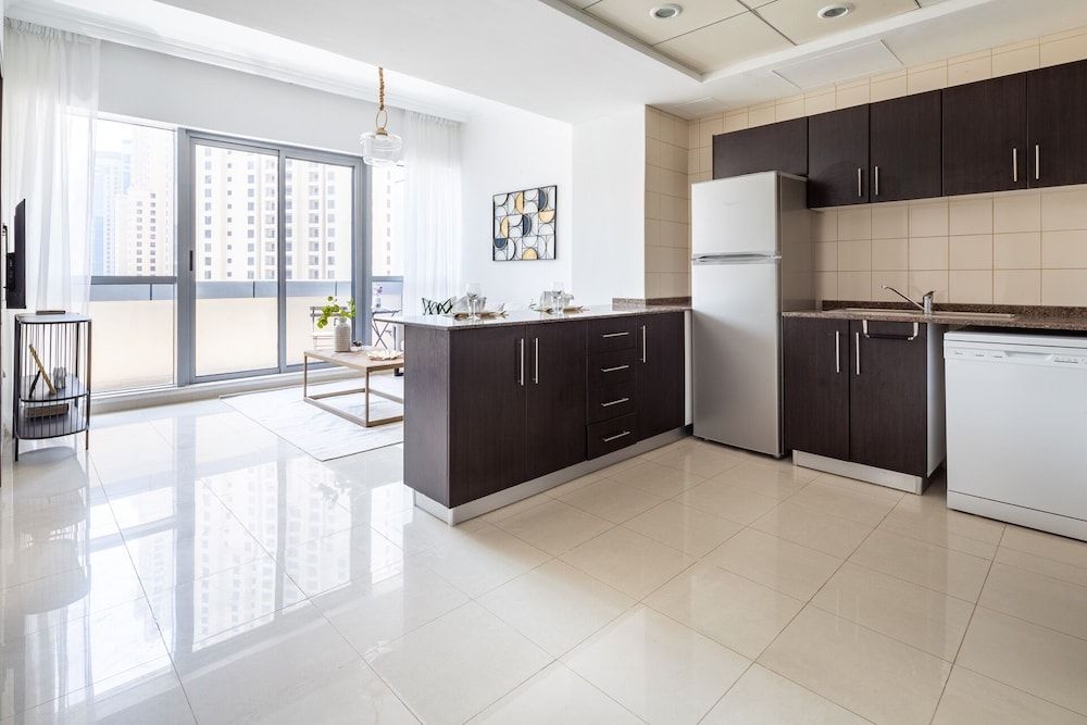 undefined Dashing 1BR Apartment In Dubai Marina 8