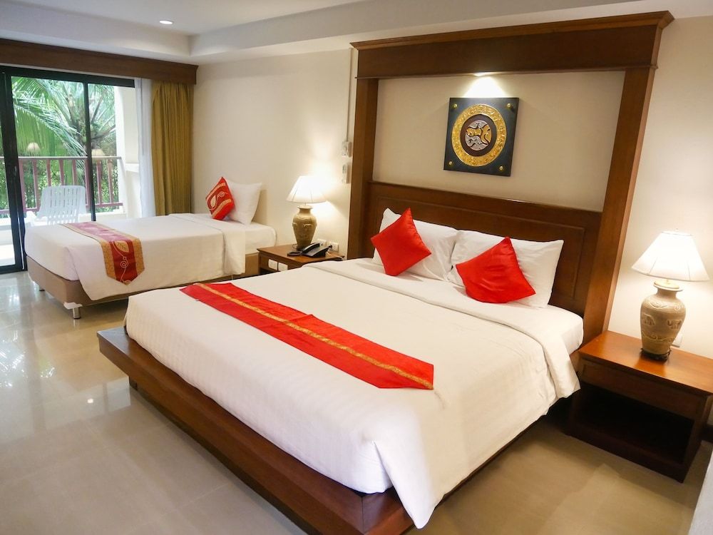 Triple Beds, Poolside