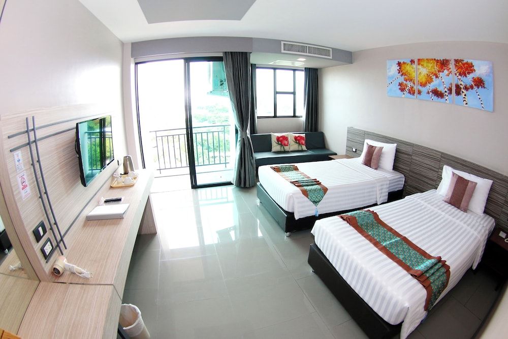 Arthitaya Green Nature Hotel & Lakkhana Superior Twin Room, Balcony, City View 2