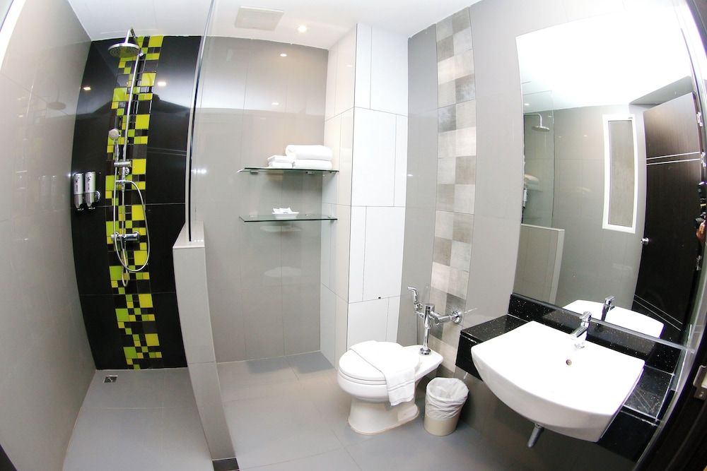 Arthitaya Green Nature Hotel & Lakkhana Superior Twin Room, Balcony, City View 3