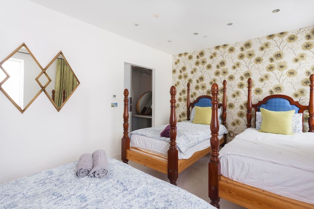 undefined Keysan House 2 4