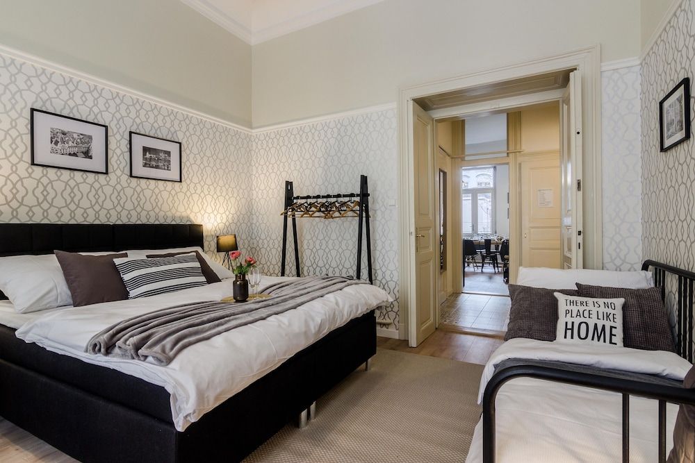 undefined Modern APT in Center by Michal&Friends 9