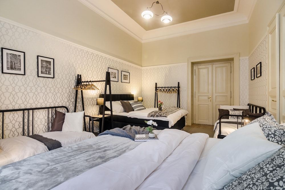 undefined Modern APT in Center by Michal&Friends 6