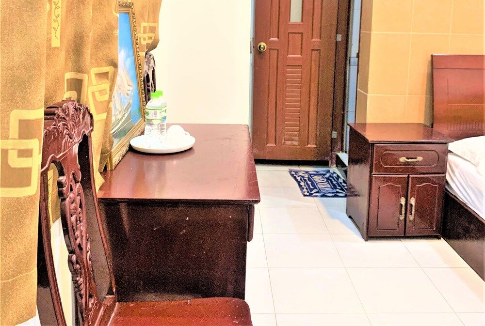 Gia Bao Hotel Deluxe Double Room 4