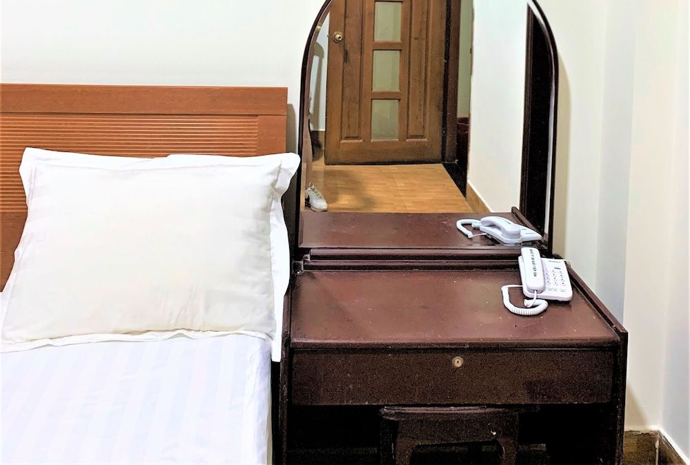 Gia Bao Hotel Deluxe Double Room 10