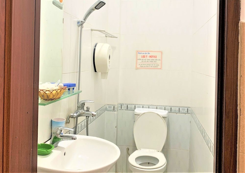 Gia Bao Hotel Deluxe Double Room 12