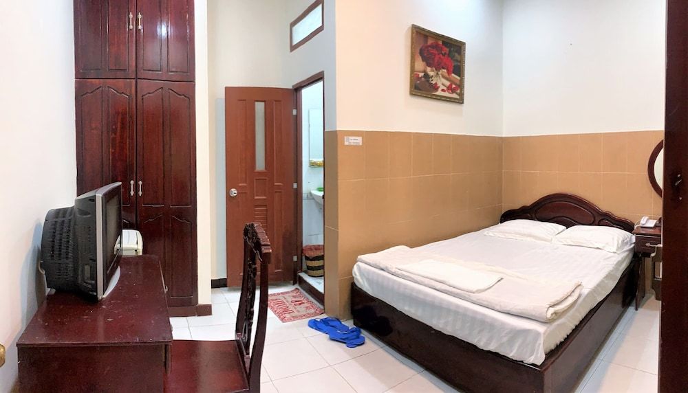 undefined Gia Bao Hotel 3