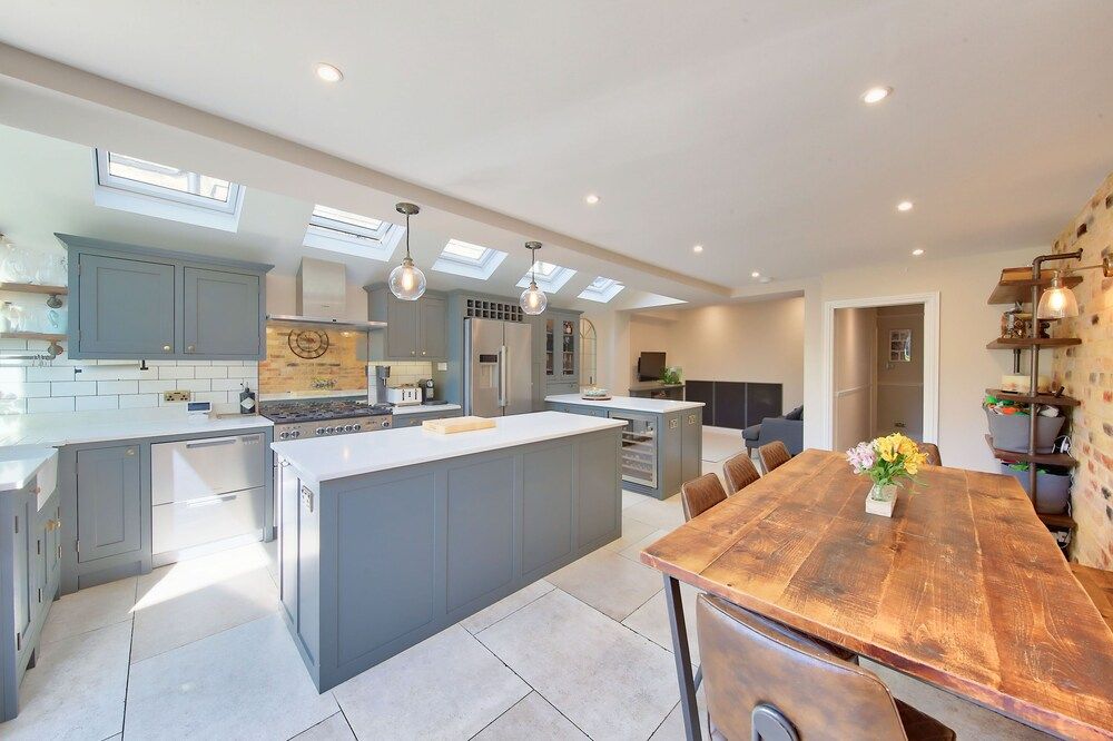 undefined Family 4-bed House & Secluded Garden - Wimbledon 6