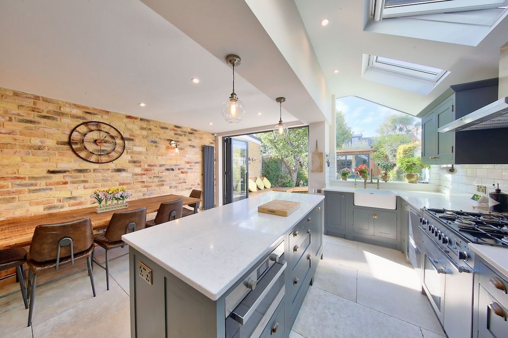 undefined Family 4-bed House & Secluded Garden - Wimbledon 5