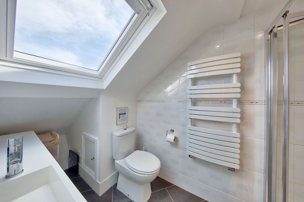 Family 4-bed House & Secluded Garden - Wimbledon House 12