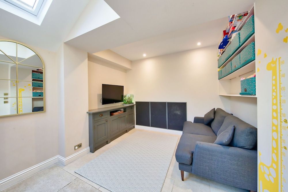 Family 4-bed House & Secluded Garden - Wimbledon House 14