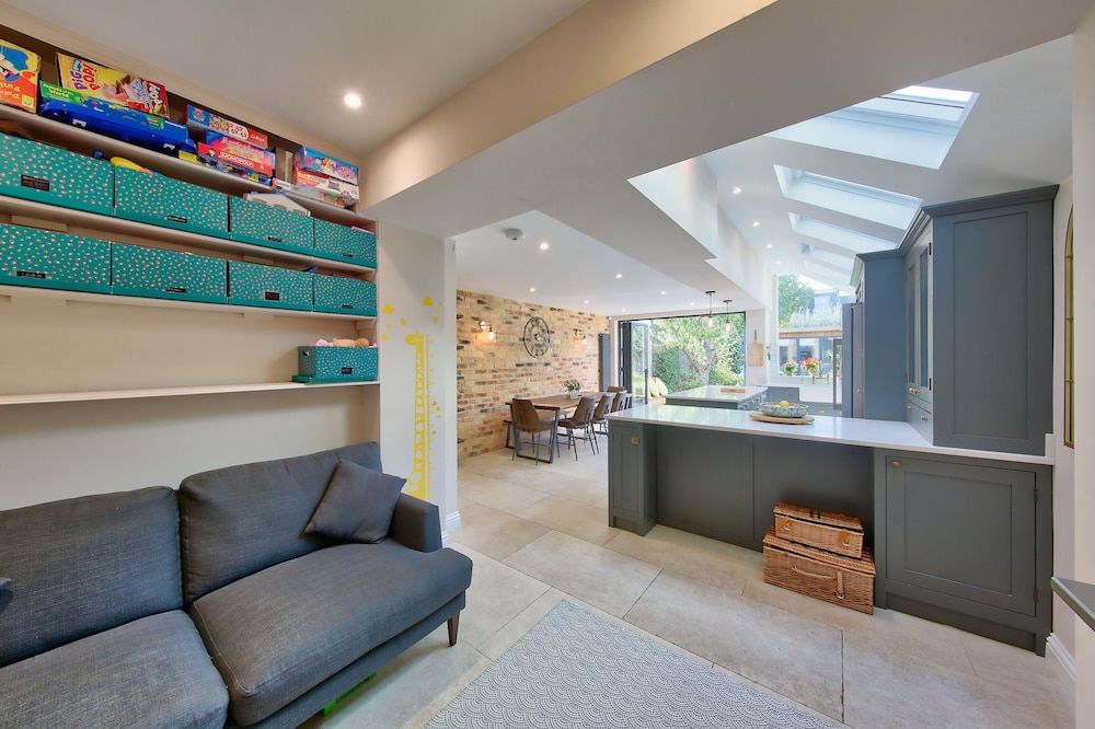 undefined Family 4-bed House & Secluded Garden - Wimbledon 8