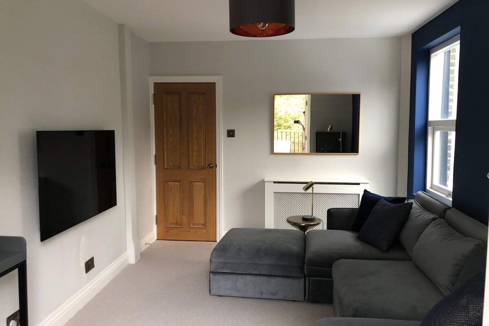 undefined Luxury Victorian 2 Bedroom Apartment Near Tube 9