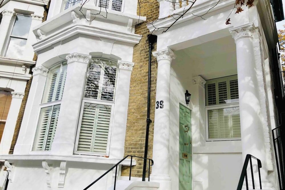 undefined Luxury Victorian 2 Bedroom Apartment Near Tube