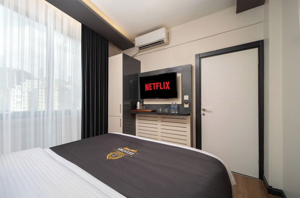 Economy Room, 1 Queen Bed