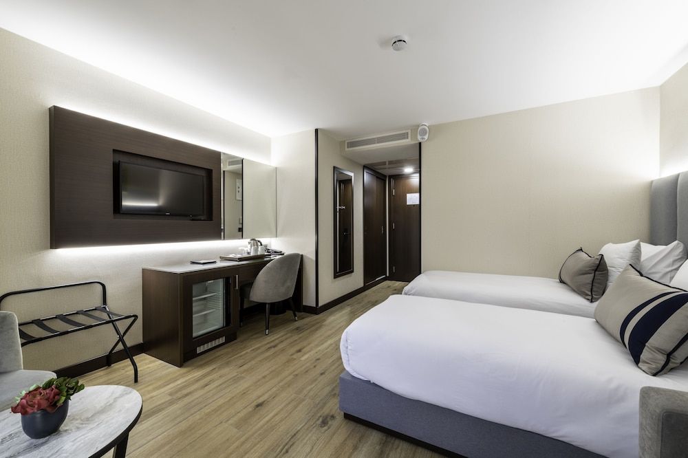 Aprilis Deluxe Hotel Double or Twin Room 6