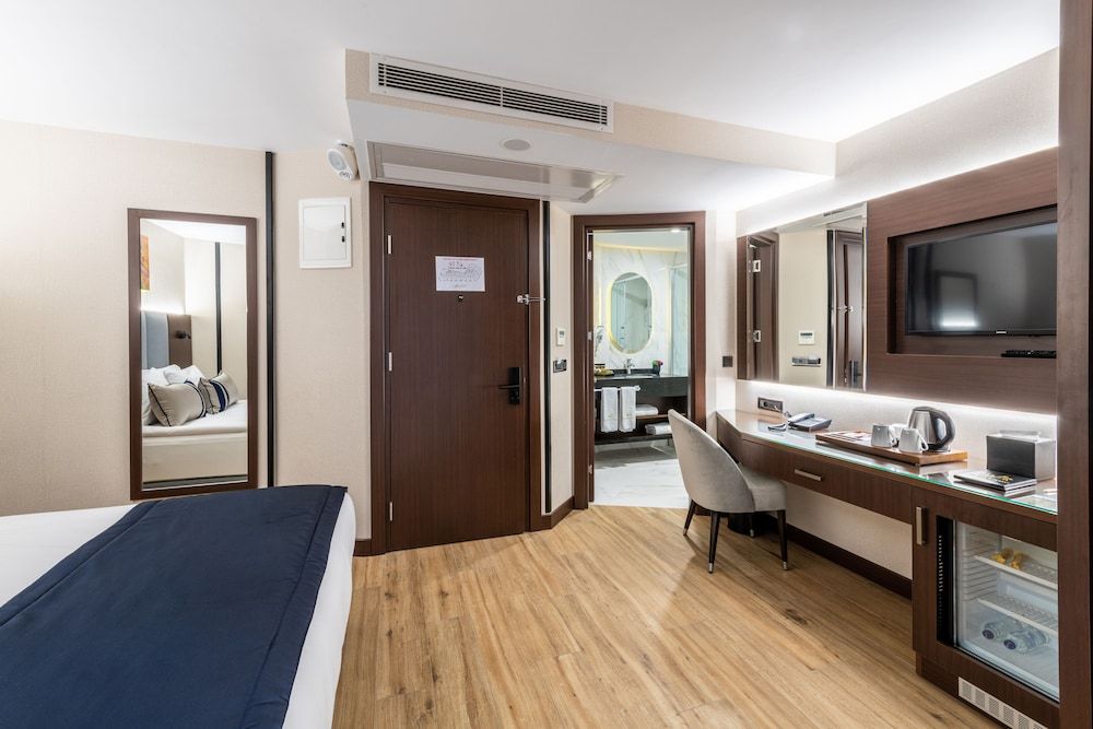 Aprilis Deluxe Hotel Double or Twin Room 12