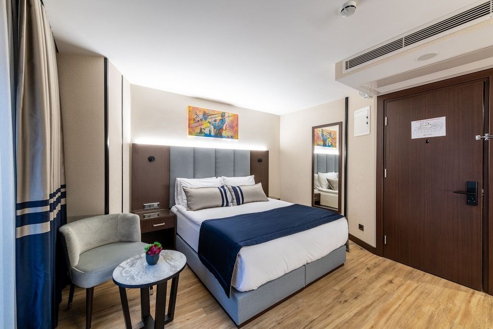 Aprilis Deluxe Hotel Double or Twin Room 5