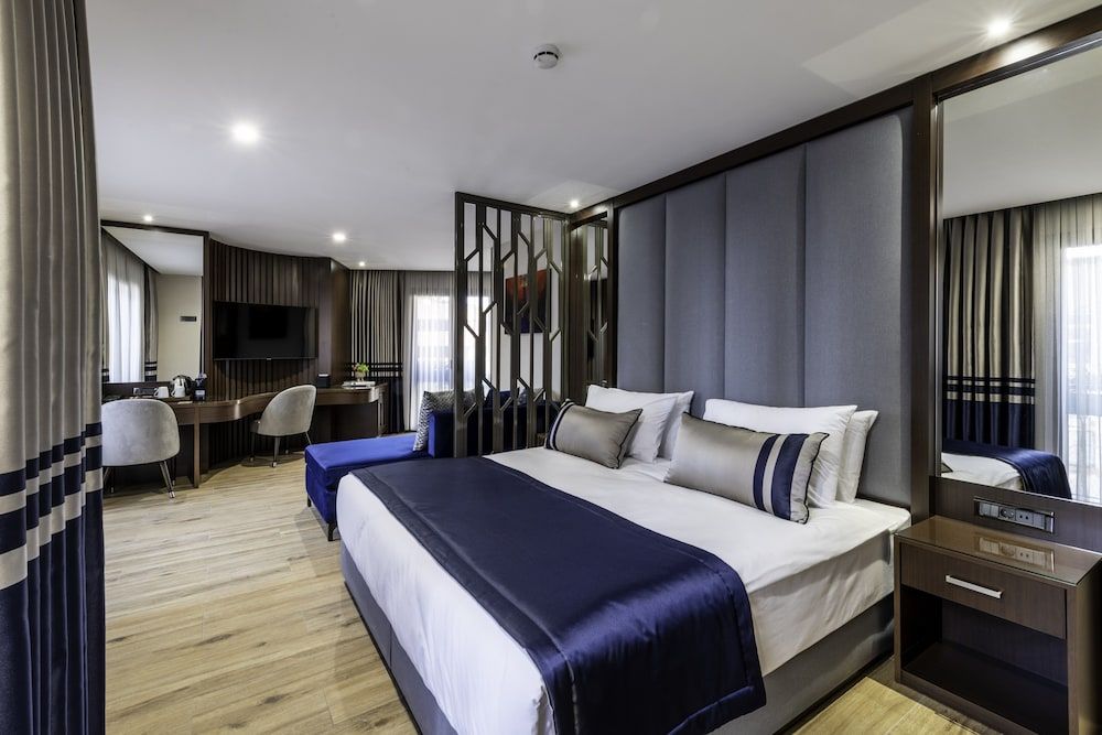 Aprilis Deluxe Hotel