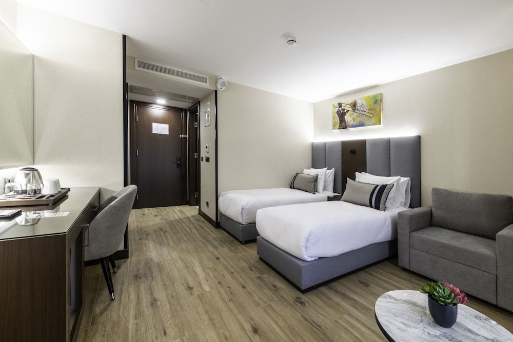 Aprilis Deluxe Hotel Double or Twin Room 7