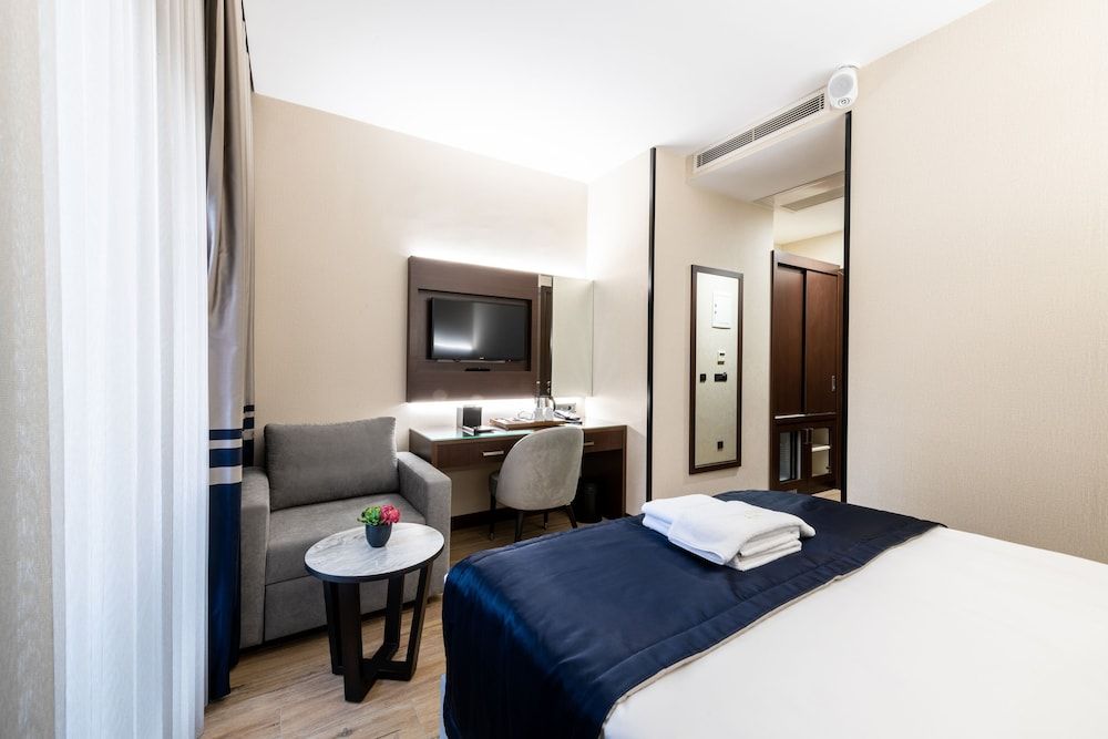 Aprilis Deluxe Hotel Double or Twin Room 8