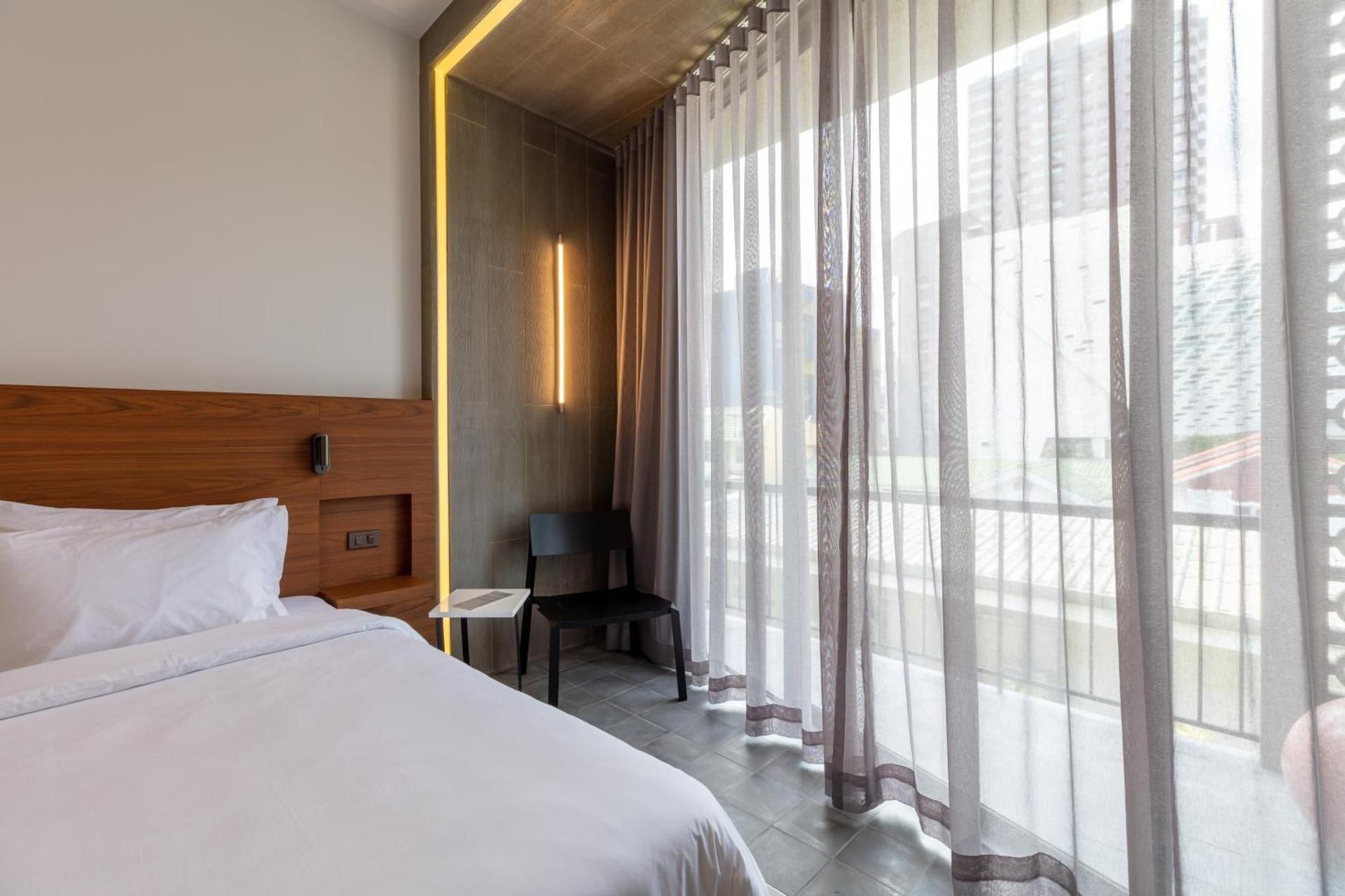 RENO DELUXE (Double bed)