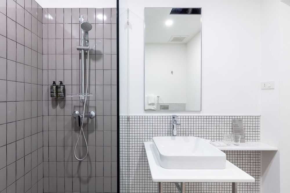 undefined Reno Hotel Bangkok 9