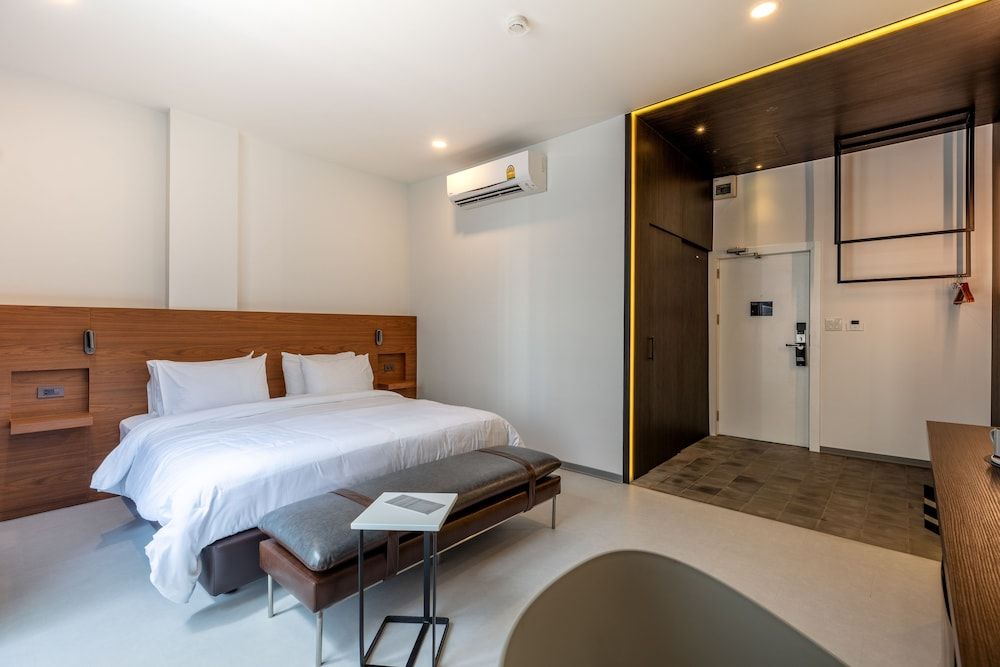 undefined Reno Hotel Bangkok 4