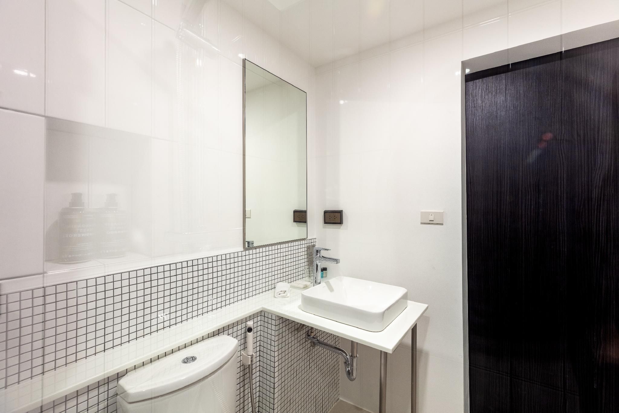 undefined Reno Hotel Bangkok 10