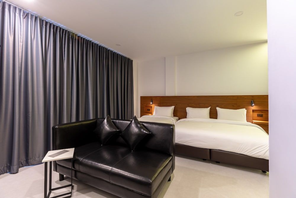 undefined Reno Hotel Bangkok 5