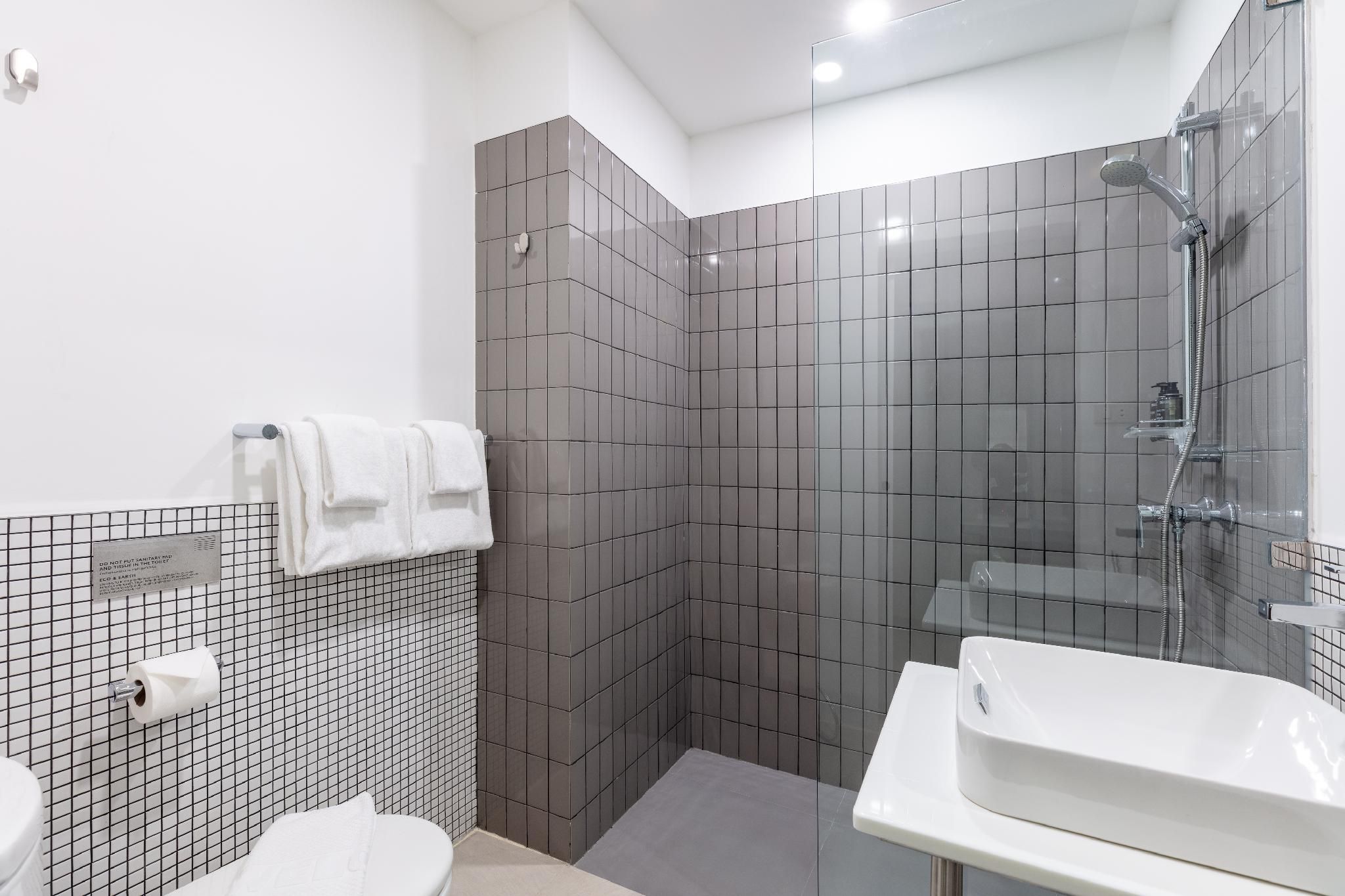 undefined Reno Hotel Bangkok 4