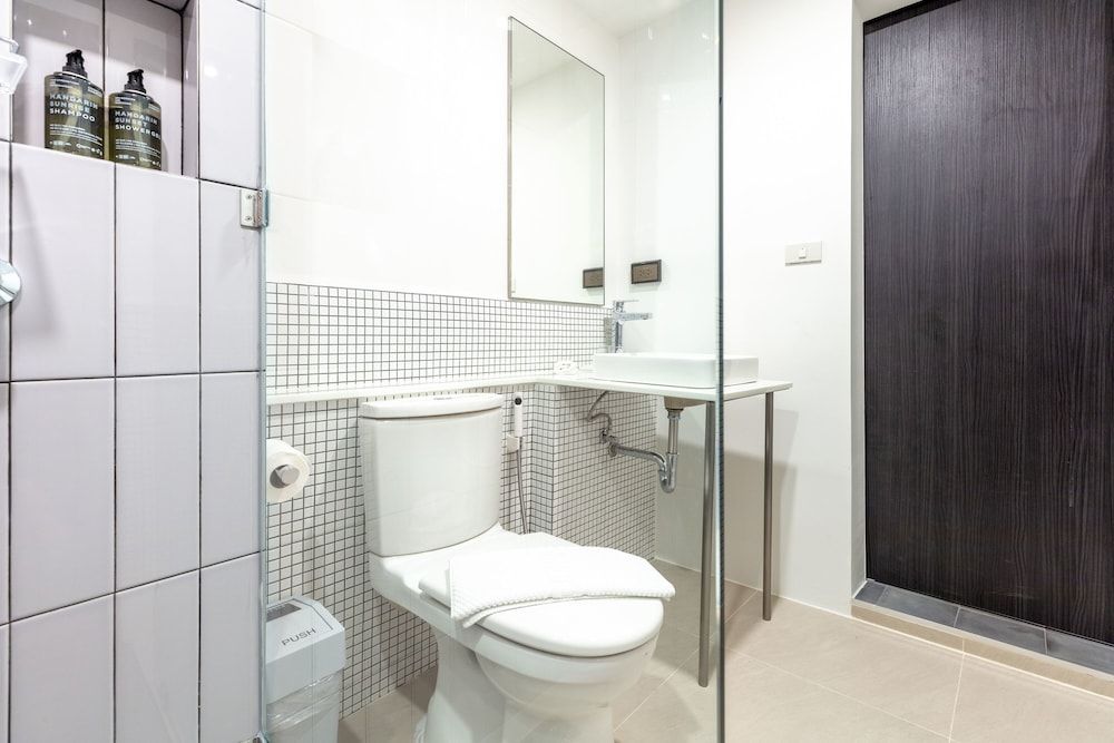 undefined Reno Hotel Bangkok 9