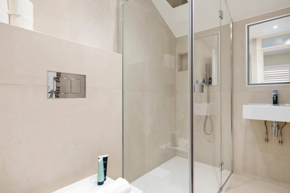 Bright 1 Bedroom House near Edgware Road House (1 Bedroom) 11