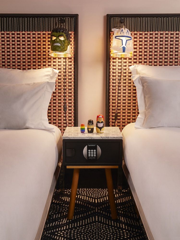Twin Room, 2 Twin Beds (Large Mama)