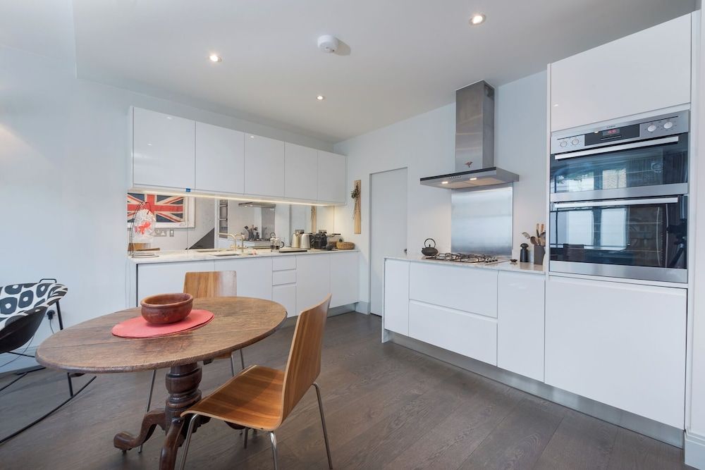 undefined Classic Hammersmith Home by Ravenscourt Park by Underthedoormat 4