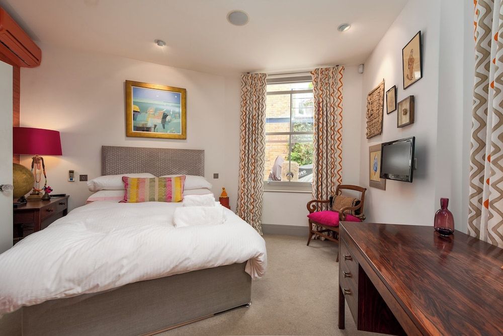 Classic Hammersmith Home by Ravenscourt Park by Underthedoormat House (2 Bedrooms) 7