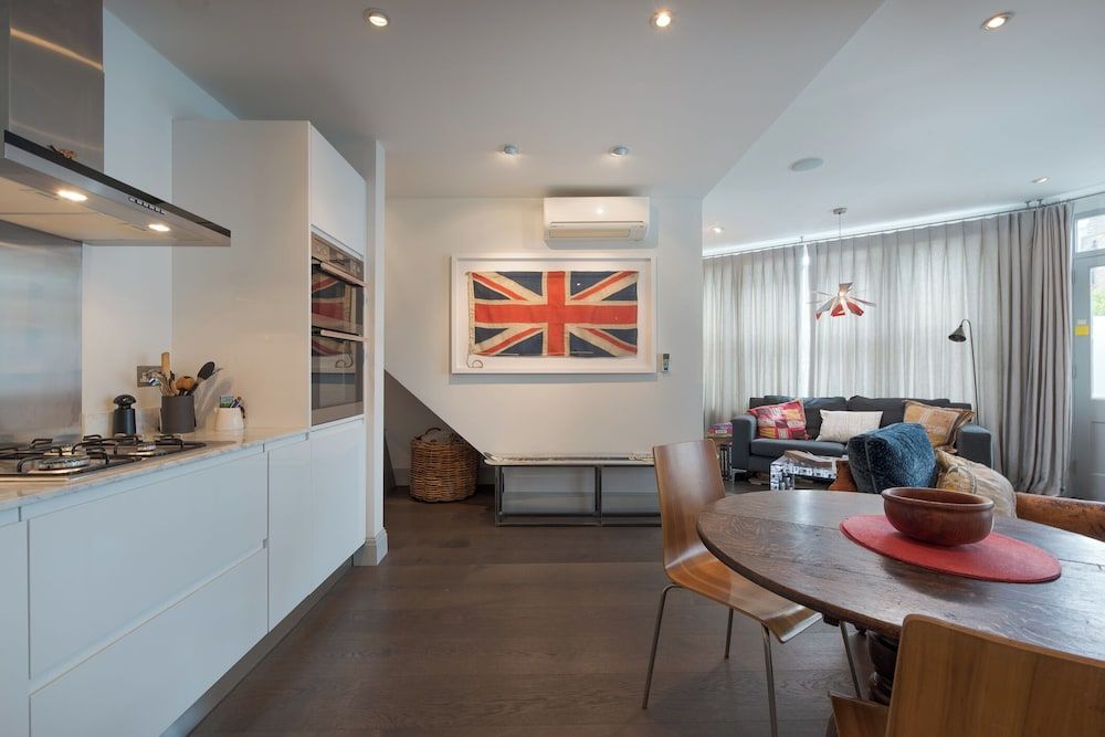 Classic Hammersmith Home by Ravenscourt Park by Underthedoormat House (2 Bedrooms) 14