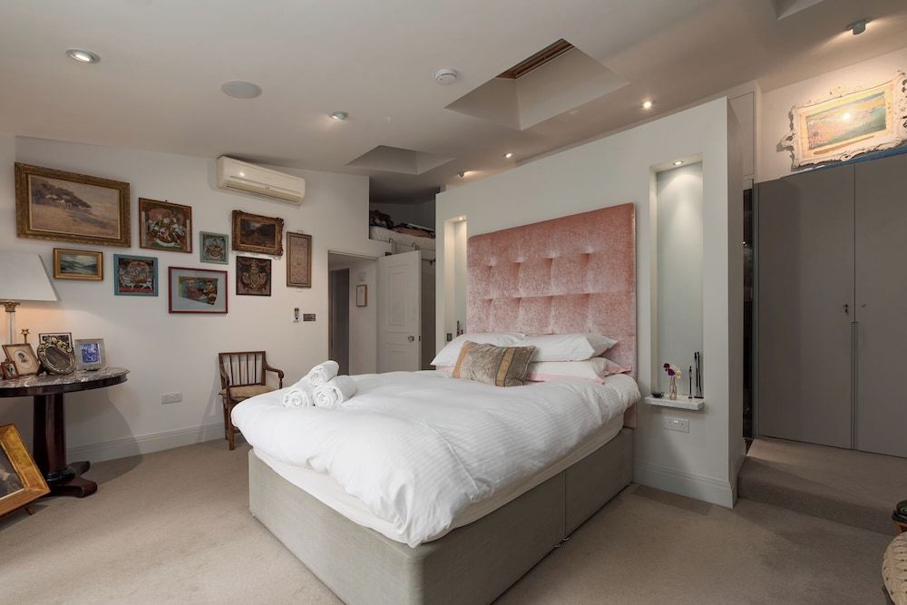 undefined Classic Hammersmith Home by Ravenscourt Park by Underthedoormat