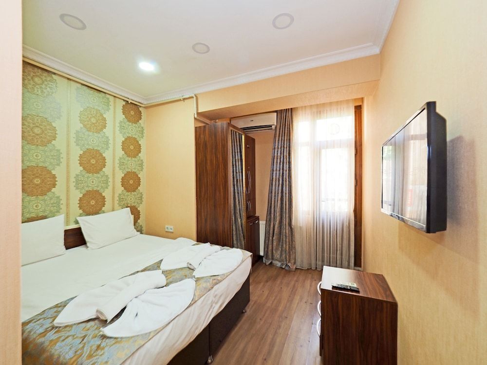 undefined RENOVA OLD CiTY HOTEL 3