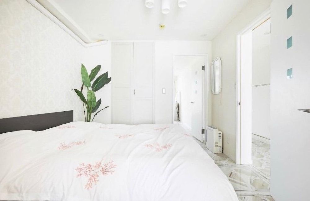 undefined Reimi Mondo 8